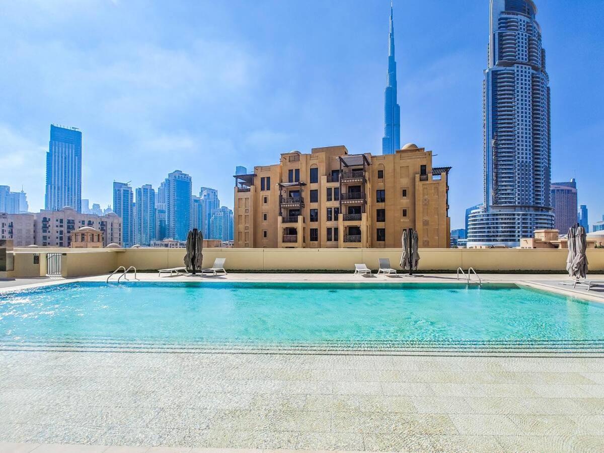 Primestay - 2br Burj Royale, Downtown